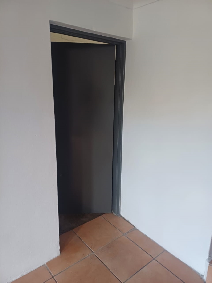 To Let Commercial Property for Rent in Okavango Park Western Cape